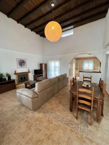 CasaBlanca Villa Rural con piscina y barbacoa