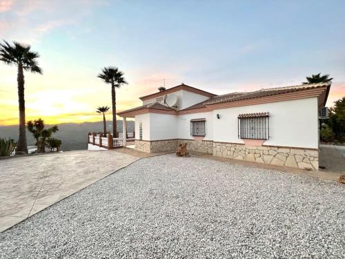 CasaBlanca Villa Rural con piscina y barbacoa