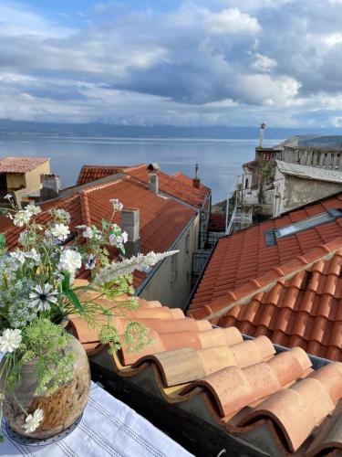 Complete house with Sea View in the center Vrbnik on island KRK