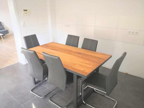 Facilities, Spacious 6 Room Flat *Balcony & Terrace* in Arheilgen