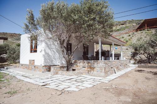 Beachfront bungalow in the area of Kampi, near Koundouros