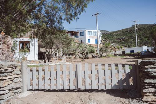 Beachfront bungalow in the area of Kampi, near Koundouros