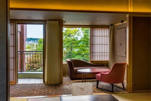 room detail thumbnail 1