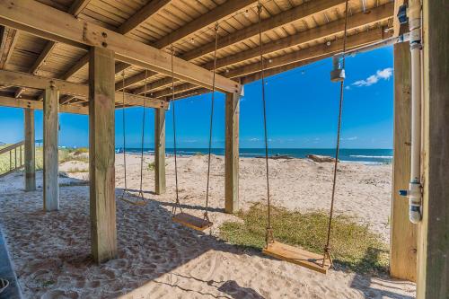 Starfish Swim-up Beachfront on spacious car-free beach