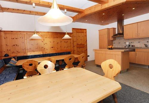 مطبخ, Haus Tschambräu (Haus Tschambrau) in جاشورن