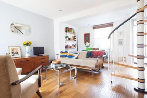 NAVAL COTTAGE IN THE HEART OF ROYAL GREENWICH, Londyn