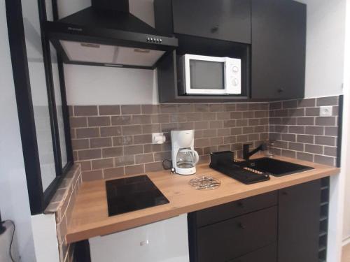 Appartement rénové au pied des pistes, balcon sud, commerces à proximité, parfait pour 4 personnes - FR-1-515-110 Appartement rénové au pied des pistes, balcon sud, commerces à proximité, parfait pour 4 personnes - FR-1-515-110