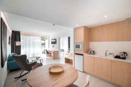 Suite, balcony