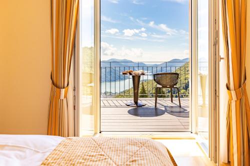 Classic Double Room with Lake View  image 5