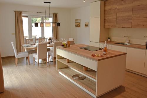 ห้องครัว, Villa Julija in ราโซปาสโน