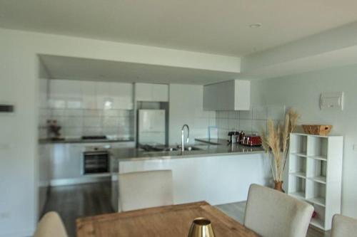 Boutique Heidelberg Heights 2BR apartment - G01 in Heidelberg