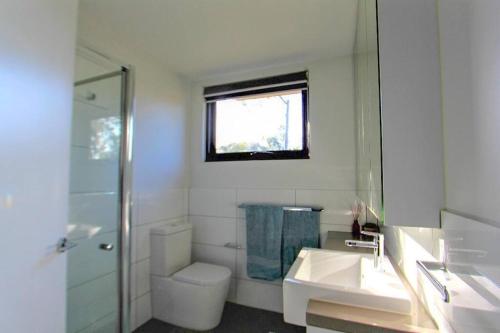 Boutique Heidelberg Heights 2BR apartment - G01 in Heidelberg