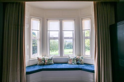 Hartsfield Manor - image 2