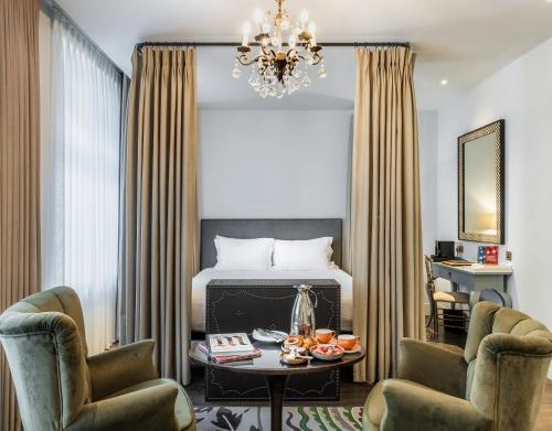 room detail thumbnail 1