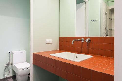 Central comfy artistic private balcony roof top access - CT3 - image 11