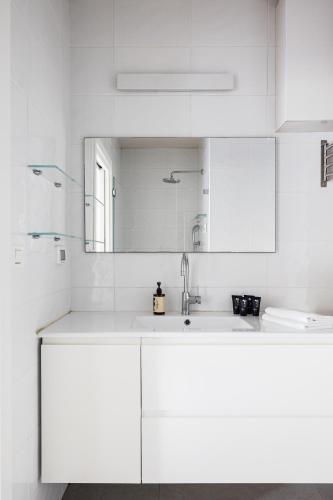 Yona perfect studio by TLV2RENT - image 4