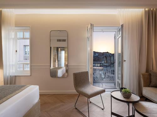 Riviera Suites Room Type - Deluxe Double Room with Balcony and Sea View