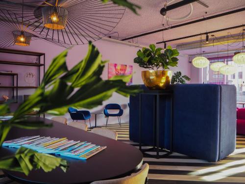 ห้องส่วนกลางสำหรับนั่งเล่น/ดูทีวี, Hotel VIC in ไลเดน