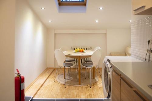 Lovely 2BDR Loft Apartment