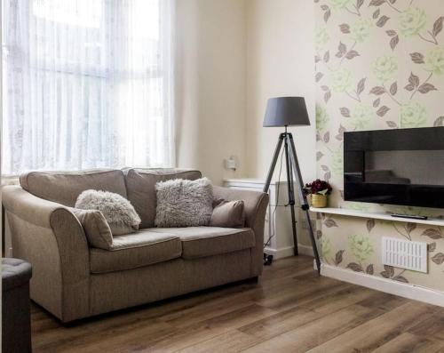 Spacious 4 Bed, Parking, Close to Docks gîte à louer Bootle