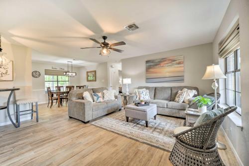 Fredericksburg Home with Hot Tub - 1 Mi to Dtwn in Fredericksburg, USA