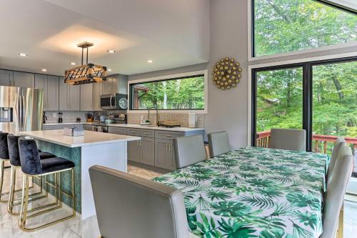 Lakefront Catskills Getaway with Private Deck! in Forestburgh, USA