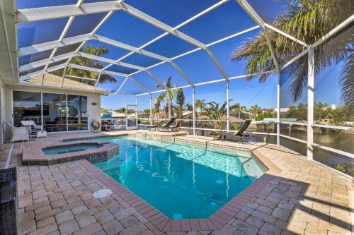 Elegant Waterfront Oasis Heated Pool, Spa and Dock!