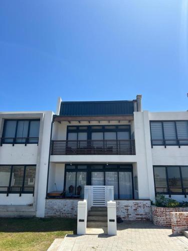 Exterior view, Kabeljauws Beach Estate in Jeffreys Bay