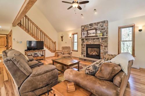 Albrightsville Cabin with Fire Pit, 6 Mi to Ski Area in Albrightsville, USA