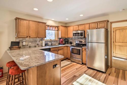 Albrightsville Cabin with Fire Pit, 6 Mi to Ski Area in Albrightsville, USA
