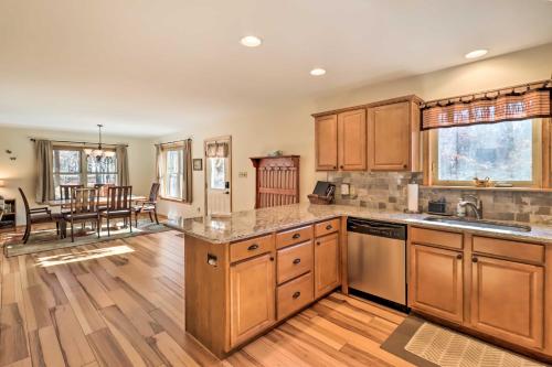 Albrightsville Cabin with Fire Pit, 6 Mi to Ski Area in Albrightsville, USA