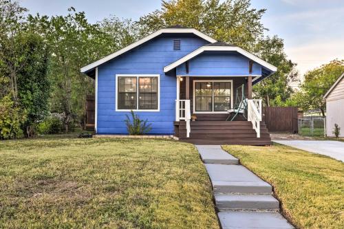 Lovely Historic Fort Worth Home about 6 Mi to Dtwn!