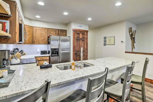 Cozy Frisco Condo with Views Walk to Lake Dillon!