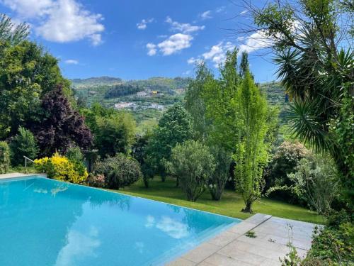 5 bedrooms house with lake view shared pool and enclosed garden at Santa Cruz do Douro 1 km away from the beacha