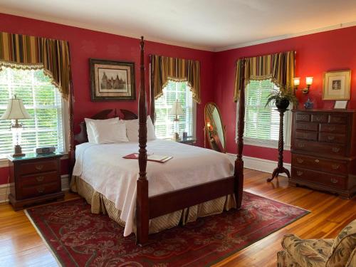 Historic Rosemont Manor - image 13