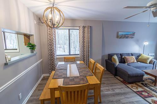 Pinetop Nest: Happy Place in Sugar Mountain in 班納艾爾克