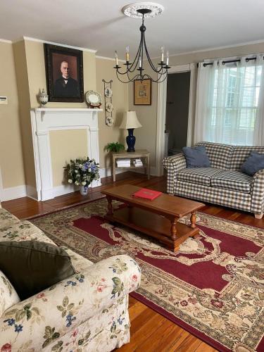 Historic Rosemont Manor - image 10