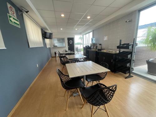 Ételek és italok, My Home Suites in Jardines de Celaya 1ra Secc