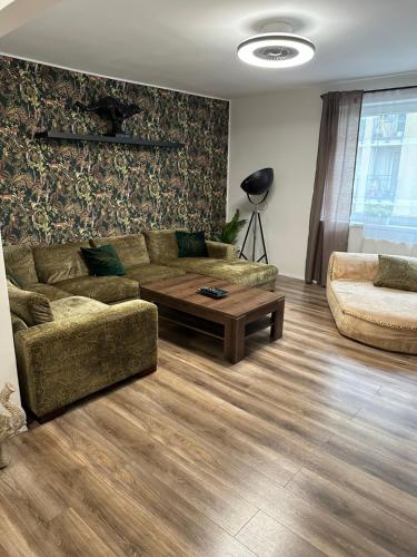 Spacious 3-Bedroom Apartment in the Historic Old Town Parking, Bratislava (photo 2)