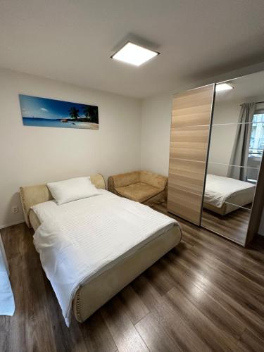 Spacious 3-Bedroom Apartment in the Historic Old Town Parking, Bratislava (photo 8)