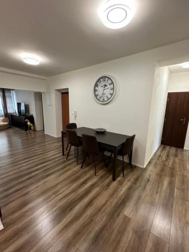 Spacious 3-Bedroom Apartment in the Historic Old Town Parking, Bratislava (photo 10)