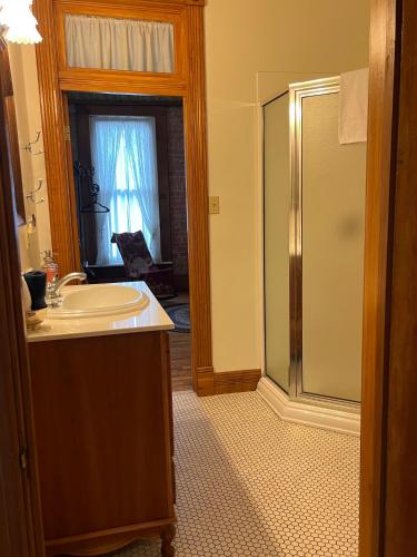 Gable House Bed and Breakfast Inn - 화장실