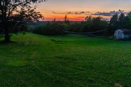 ทัศนียภาพ, Cozy Sunset Cottage Overlooking Rice Lake in คีนนี่