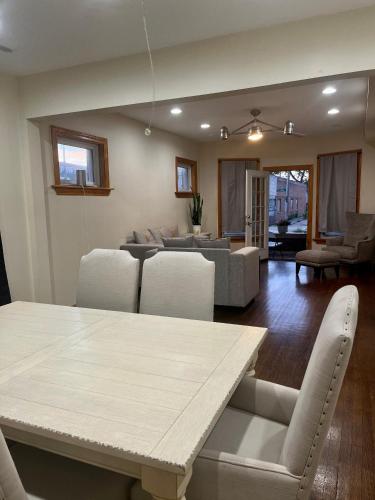 Relaxing Entire Roseland Neighborhood Apartment Unit in Chicago, USA