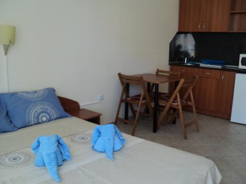 Meni Apartments and Guest Rooms - image 5