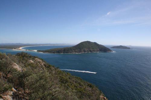 Shore Thing, Shoal Bay - Family Holiday Close to the Sea and the Shops