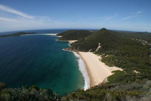 Shore Thing, Shoal Bay - Family Holiday Close to the Sea and the Shops