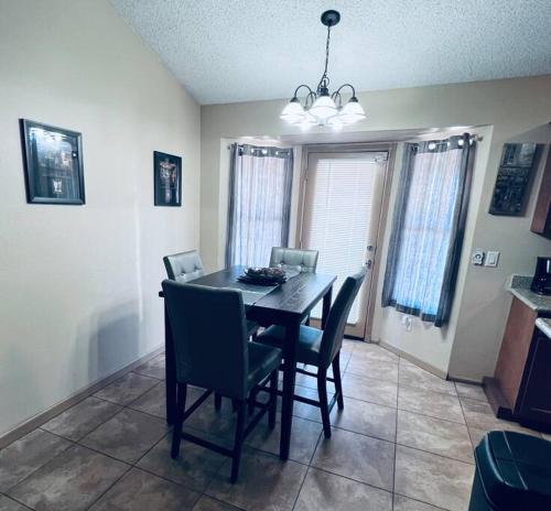 Master king suite Phoenix gem! - image 2