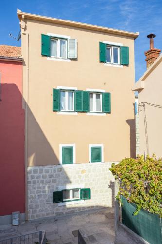  Apartments by the sea Kastel Stafilic, Kastela - 15110 in Kaštela