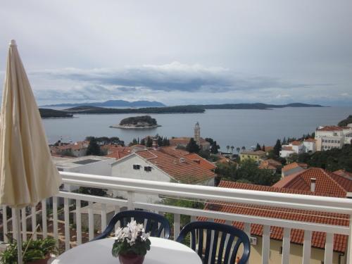 One-Bedroom Apartment with Terrace and Sea View image 1